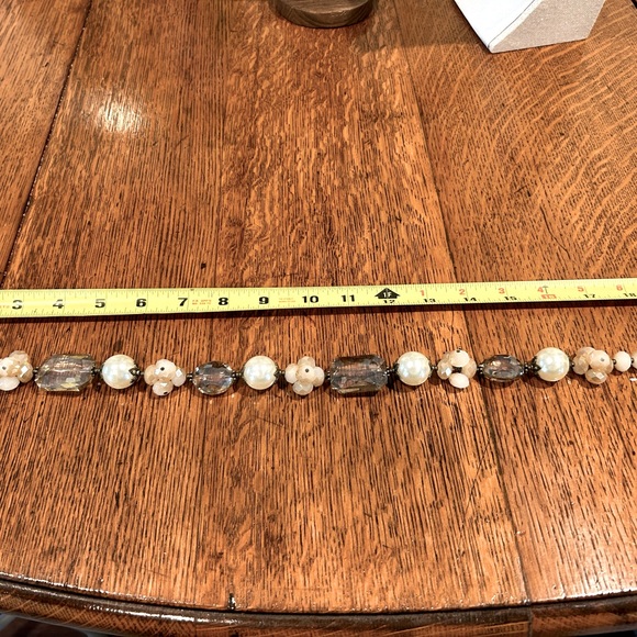 18 in costume jewelry with a vintage look.  Great beads and design. - Picture 4 of 8